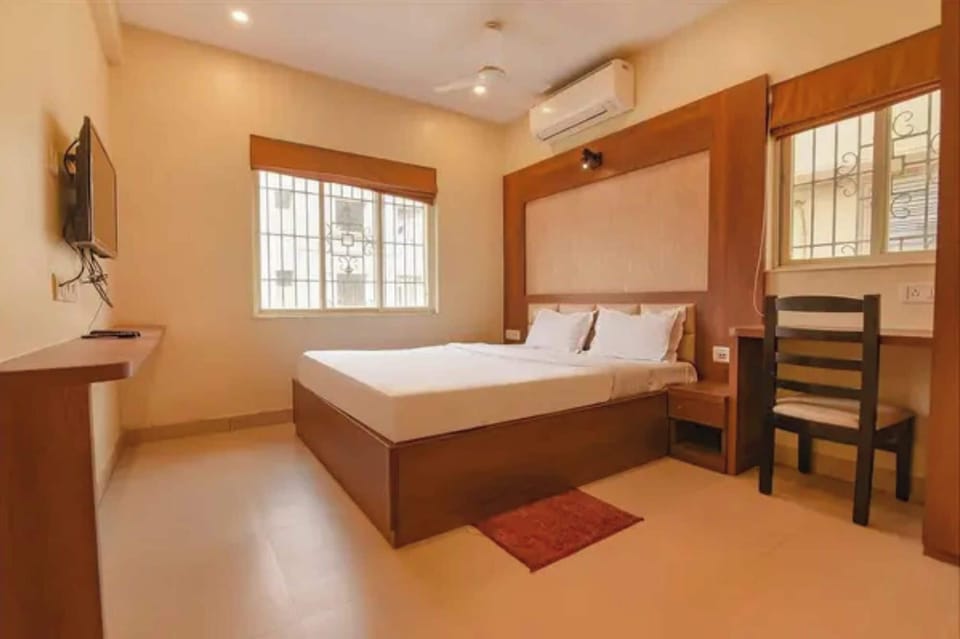 Premium Room | Egyptian cotton sheets, premium bedding, in-room safe, desk