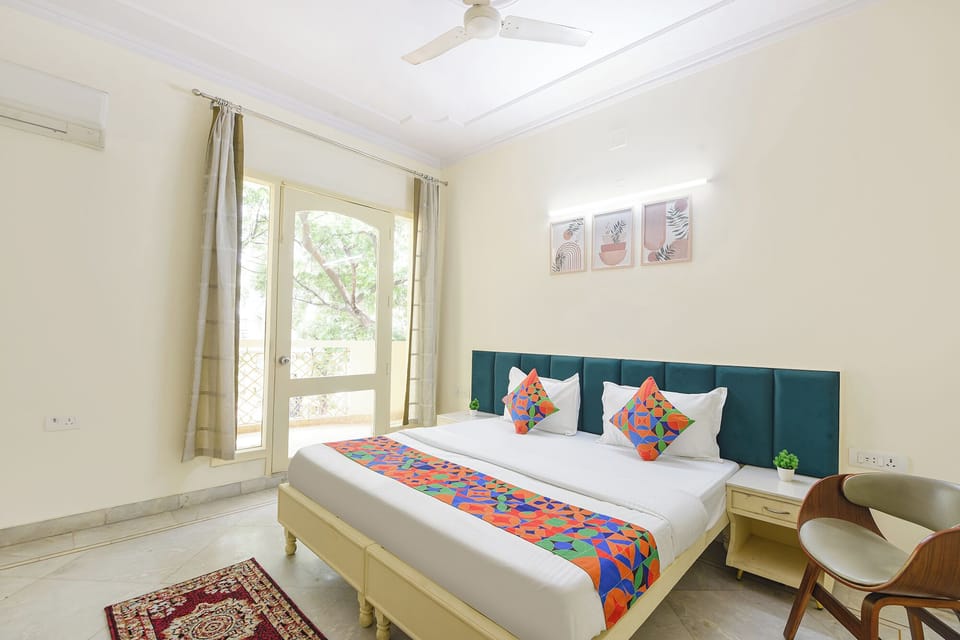 Egyptian cotton sheets, premium bedding, in-room safe, desk