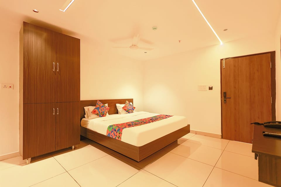 Deluxe Room | Egyptian cotton sheets, premium bedding, in-room safe, desk