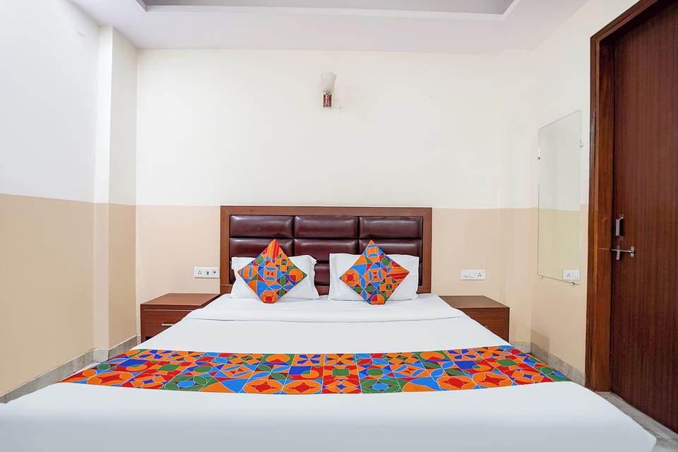 Egyptian cotton sheets, premium bedding, in-room safe, desk