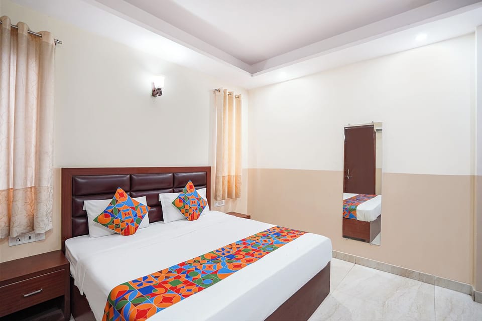 Deluxe Room | Egyptian cotton sheets, premium bedding, in-room safe, desk