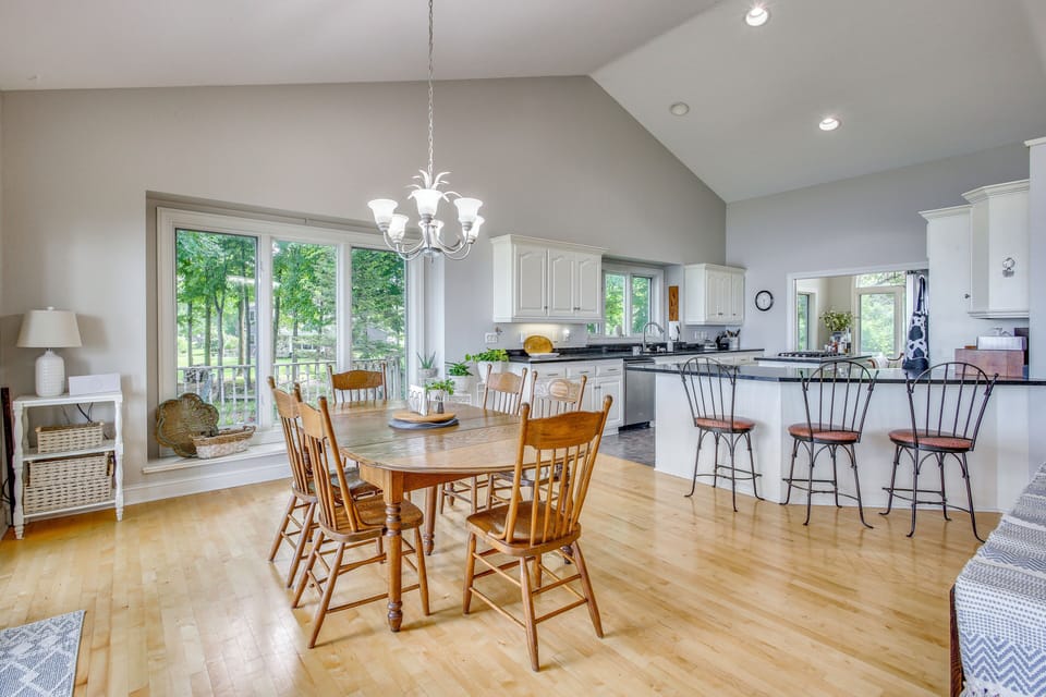 Dining Area | Main Level