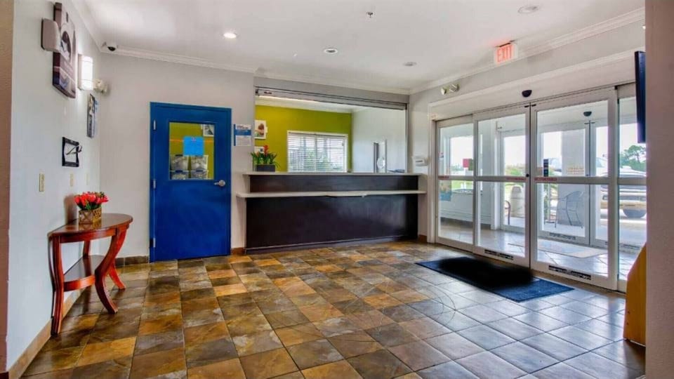 Entrance / Reception