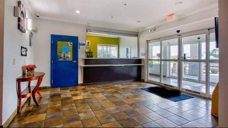 Entrance / Reception