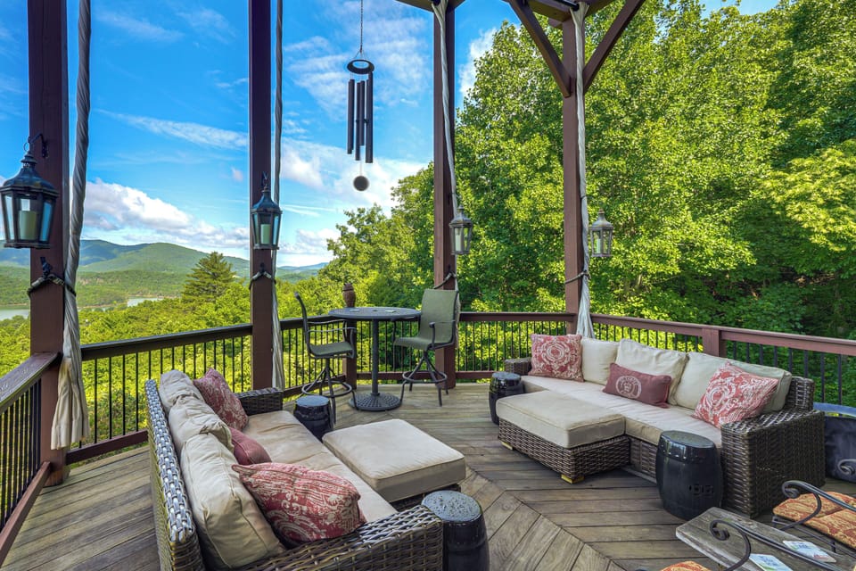 Lounge Deck w/ Views