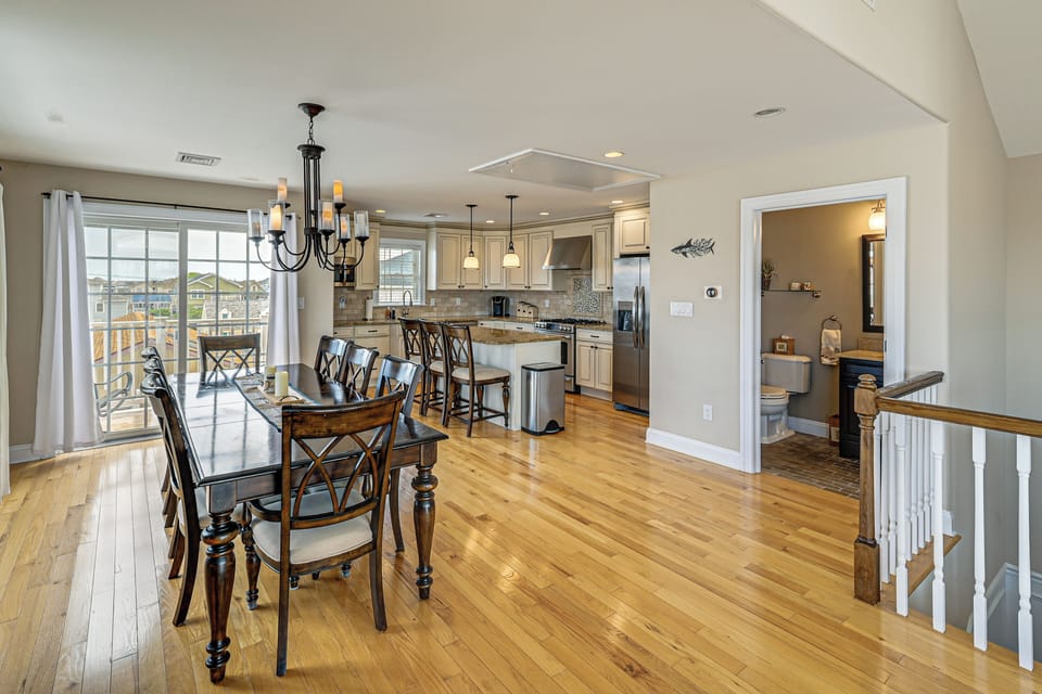 Dining Area | Dishware/Flatware Provided | 3rd Floor