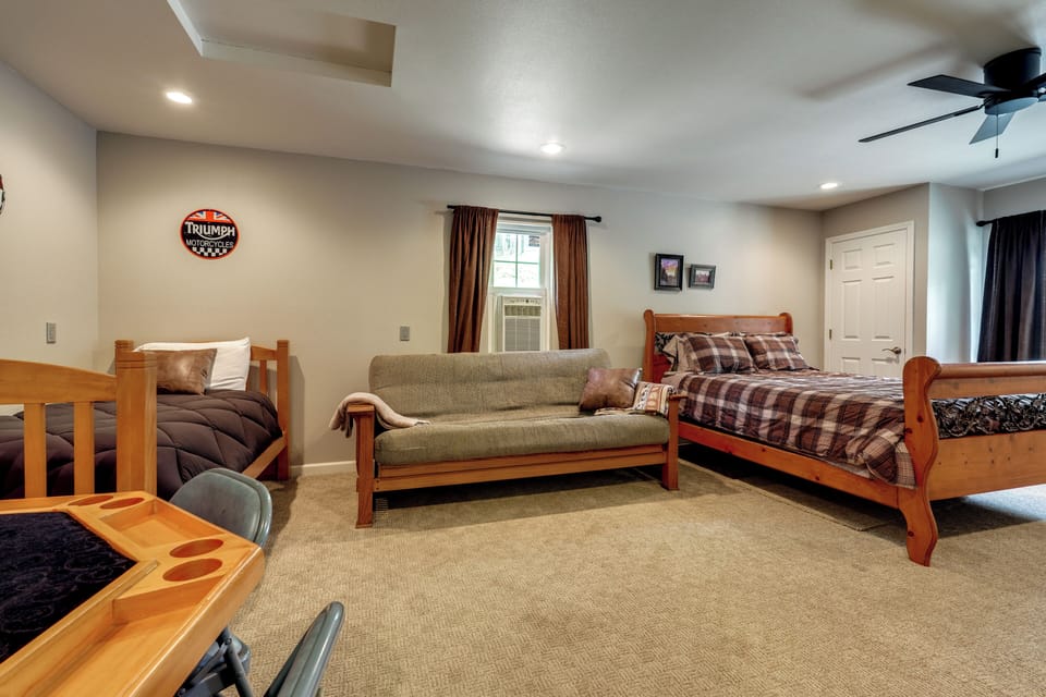 Bedroom 5 | Queen Bed | Twin Bed | Guest House