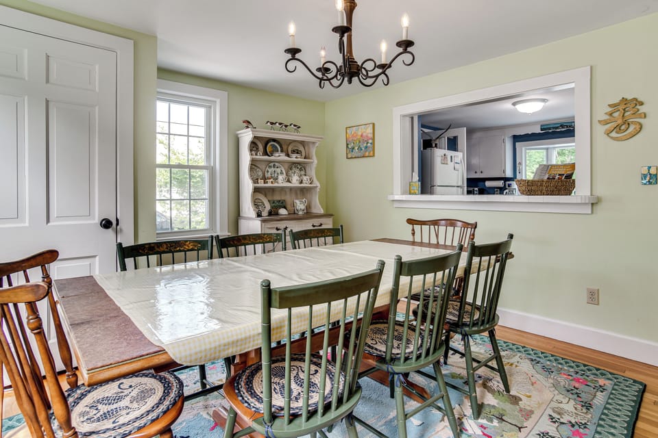 Dining Room | Dishware/Flatware Provided | Main Level