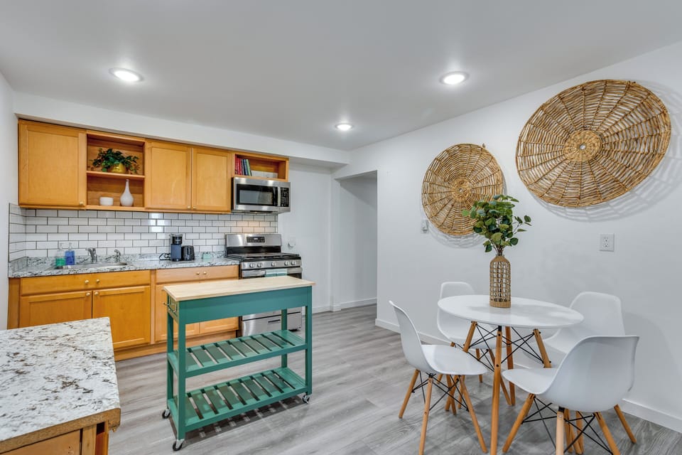 Eat-In Kitchen