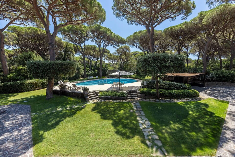 Amenities, Building Exterior, Garden, Main Entrance, Outdoor, Room Detail, Spring, Summer