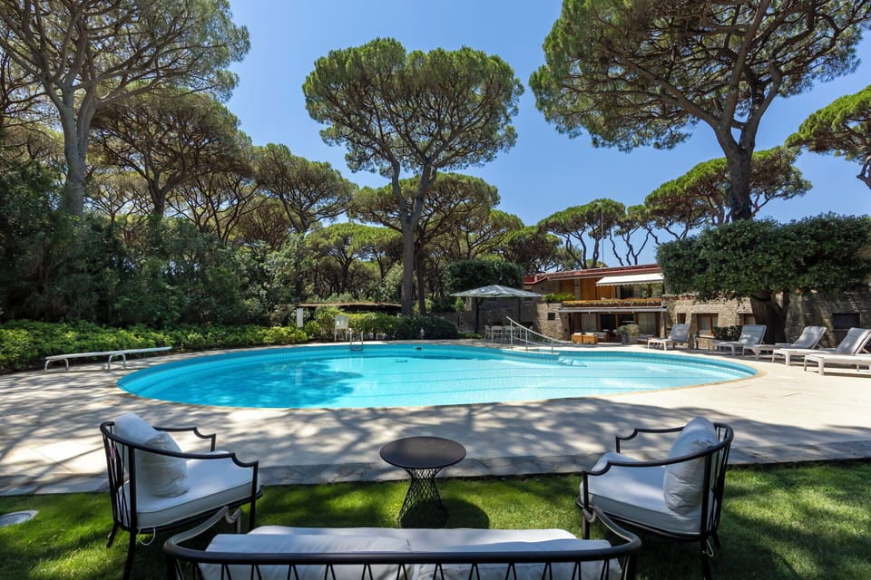 Amenities, Building Exterior, Garden, Main Entrance, Outdoor, Room Detail, Spring, Summer