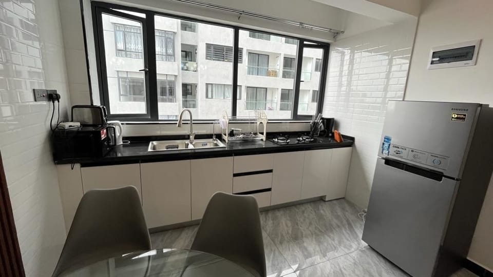 Classic Apartment, Balcony, City View | Private kitchen | Coffee/tea maker, full-size fridge, microwave, oven