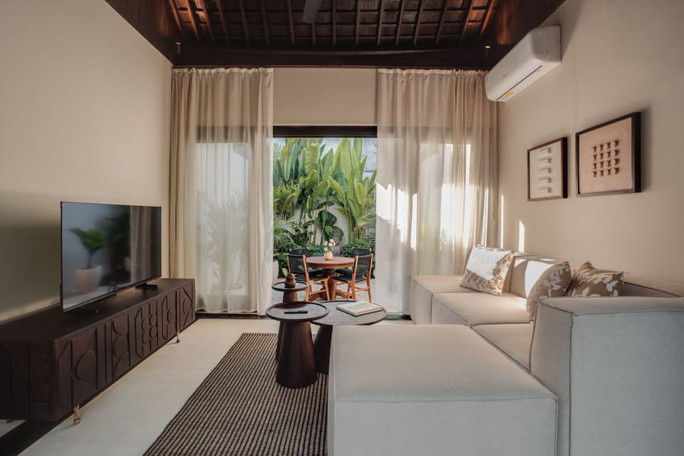 Family Villa, Pool View | Living area