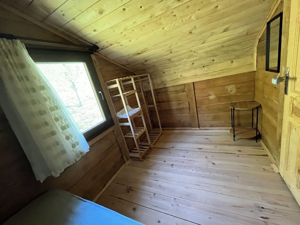 Chalet, Garden View | Desk, bed sheets