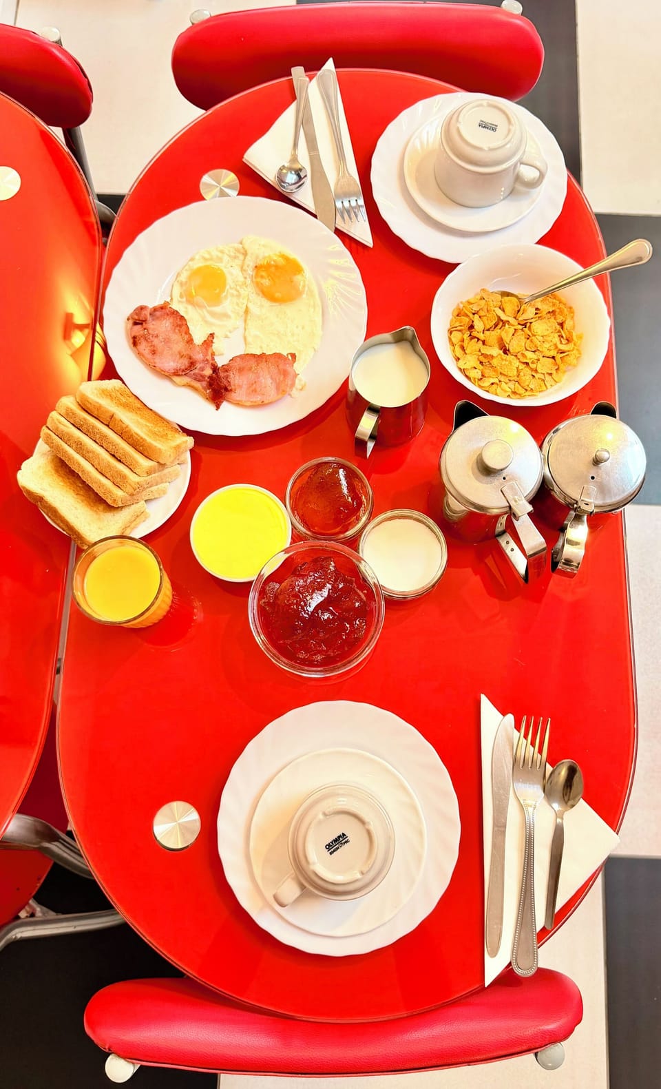 Free daily English breakfast