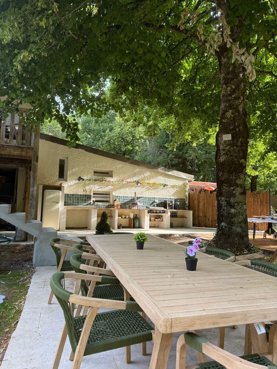 Outdoor dining