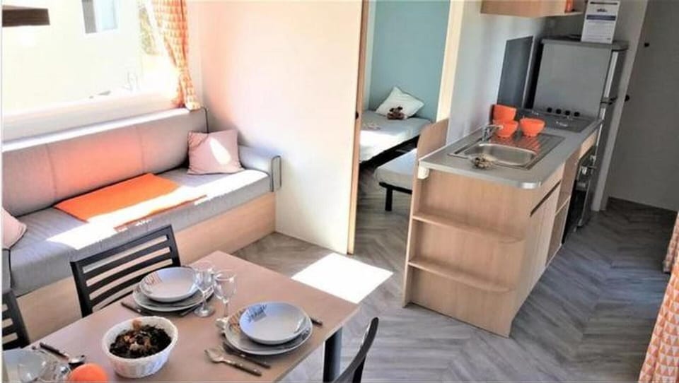 Mobile Home | Private kitchen