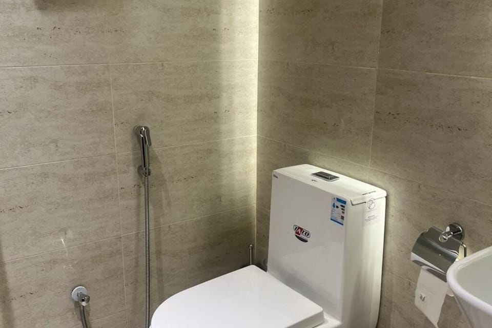 Quadruple Room | Bathroom | Shower, towels, soap, shampoo