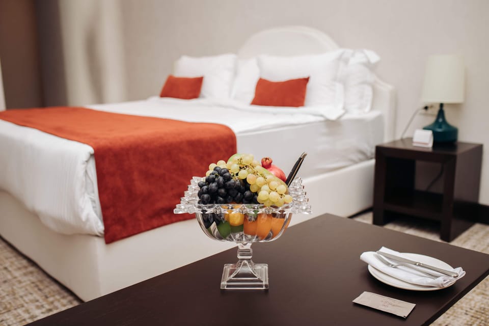 Luxury Suite | Minibar, in-room safe, soundproofing, iron/ironing board
