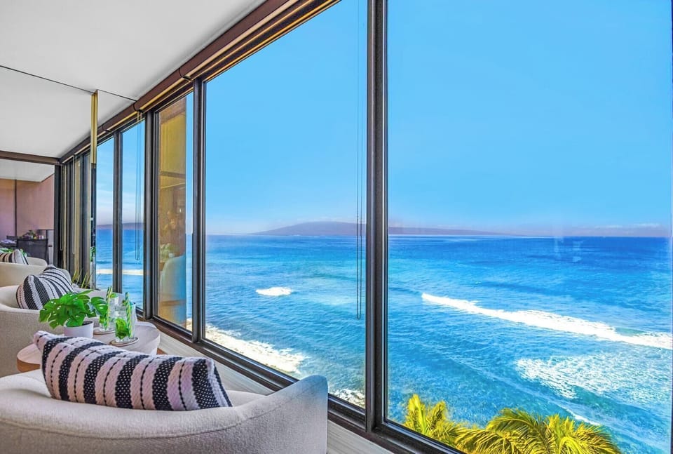 A cozy seating corner lets you sip your morning coffee and watch the waves, without ever leaving the living area. MAH-1006