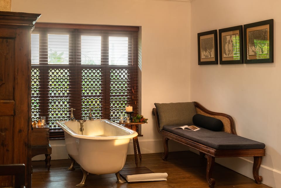 Premier Sea View Room | Bathroom | Shower, rainfall showerhead, free toiletries, hair dryer
