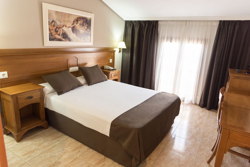 Minibar, desk, soundproofing, rollaway beds