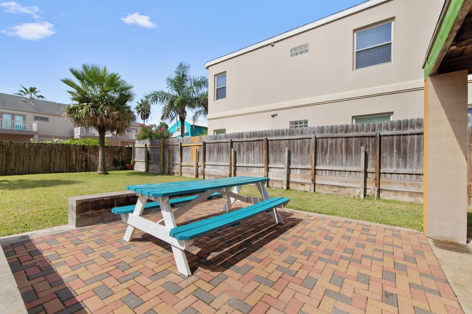 Patio, Picnic Table