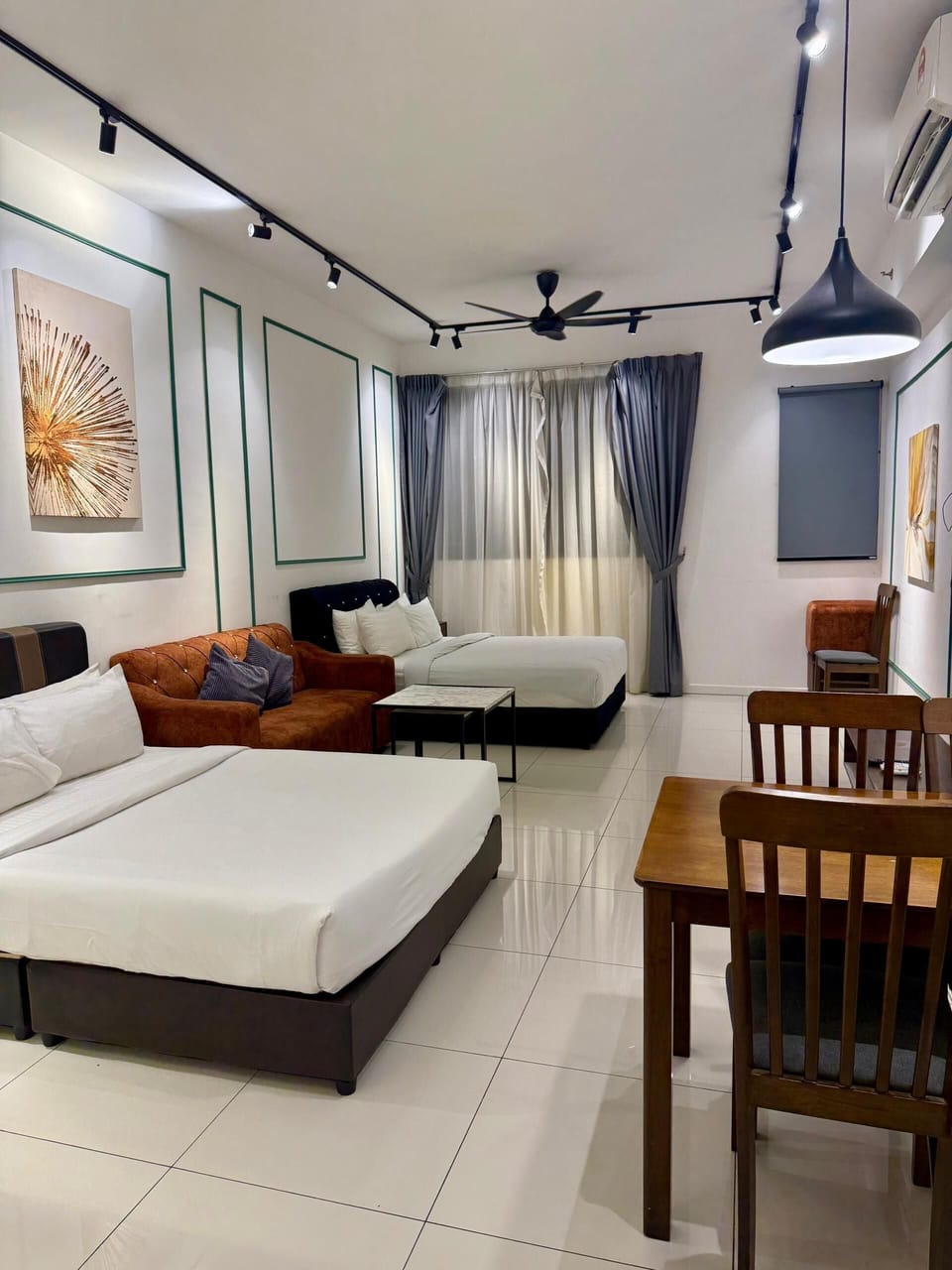 Deluxe Apartment, City View | Interior