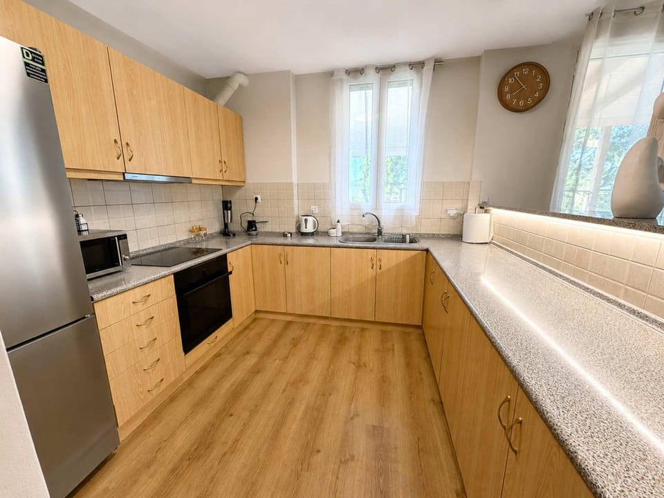 House | 3 bedrooms, high-speed internet