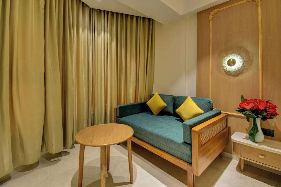Superior Room | Desk