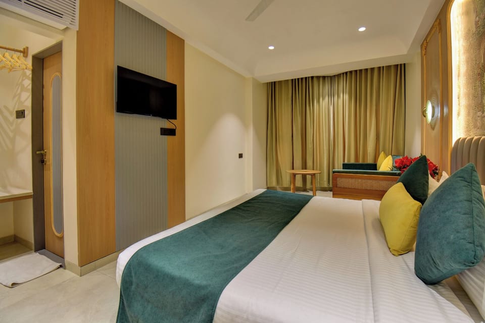 Superior Room | Desk