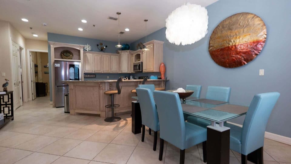 Apartment, 2 Bedrooms | Dining