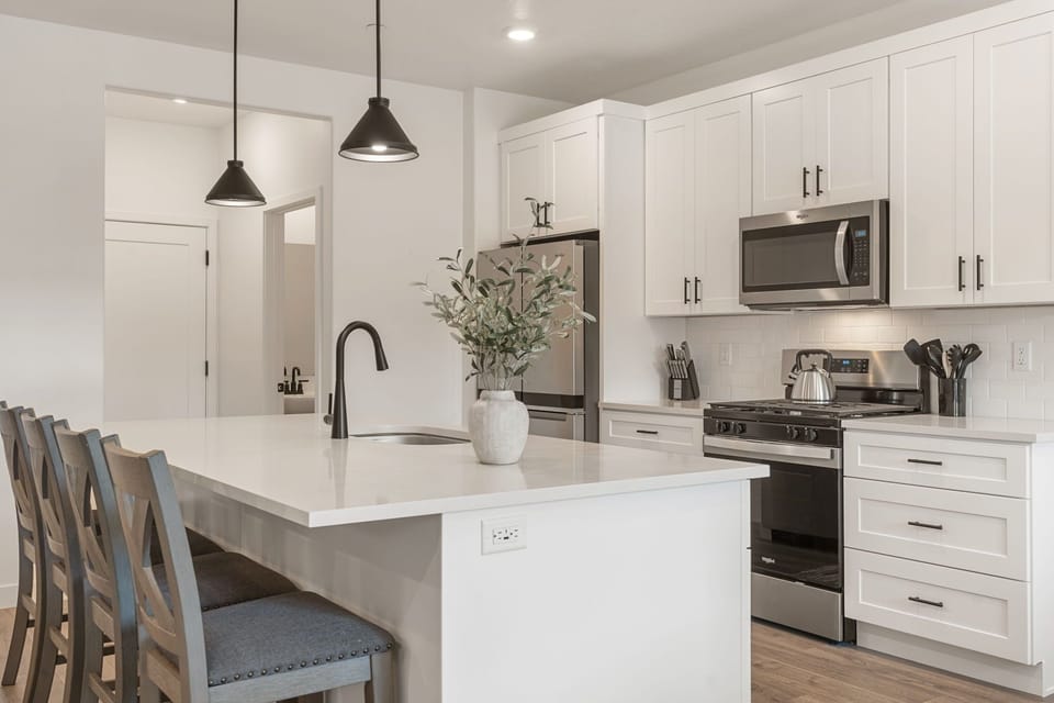 Townhome, 4 Bedrooms | Private kitchen | Coffee/tea maker, fridge, oven, toaster