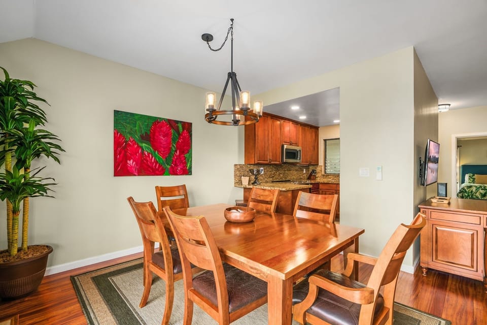 Condo, 2 Bedrooms | Dining