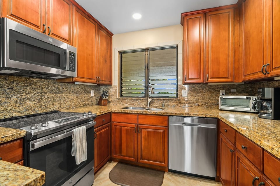 Condo, 2 Bedrooms | Private kitchen | Coffee/tea maker, fridge, oven, toaster