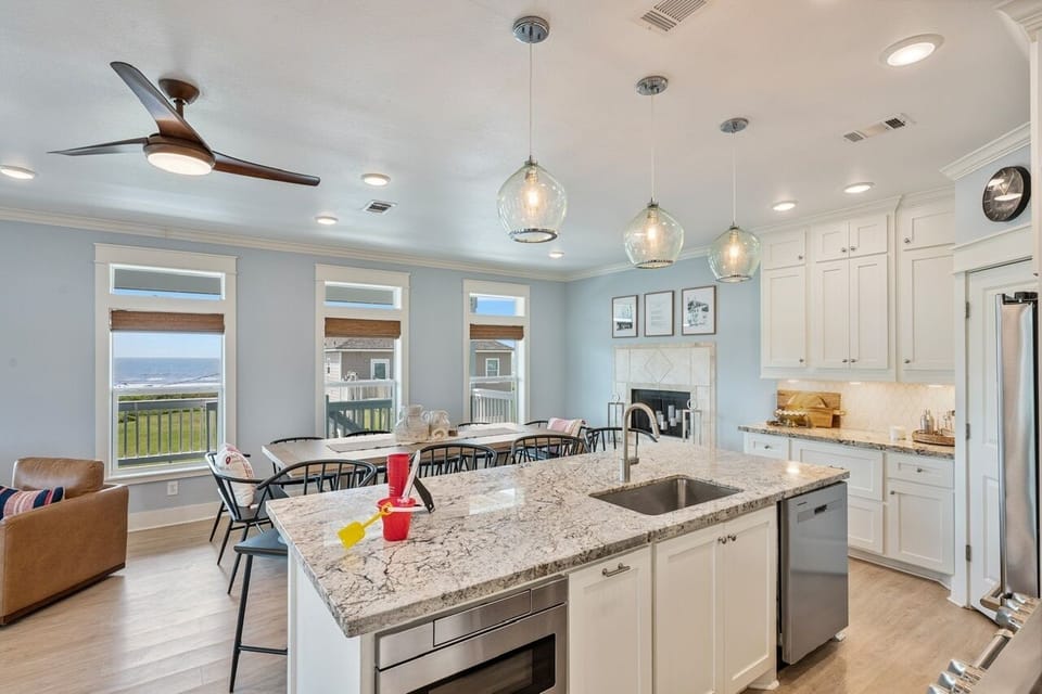 House, 4 Bedrooms | Private kitchen | Coffee/tea maker, fridge, oven, toaster