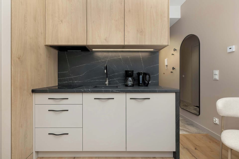 The kitchenette has everything you need to cook a delicious meal.