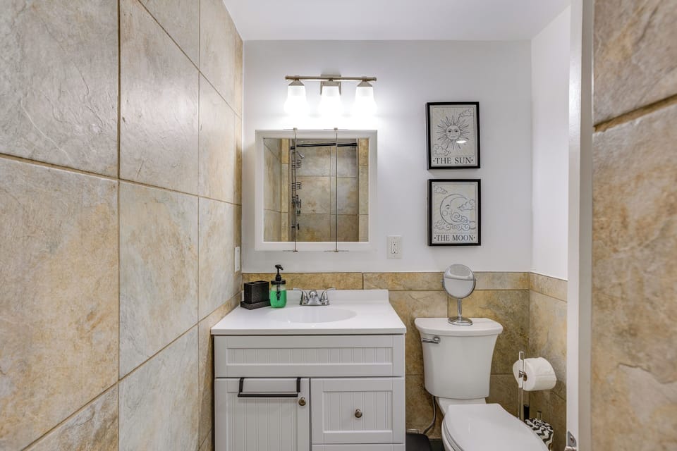 Explore Seattle & Lake Washington! Mtn-view Apt Apartment in Bryn Mawr-Skyway