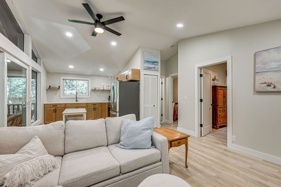House (2 Bedrooms) | Interior