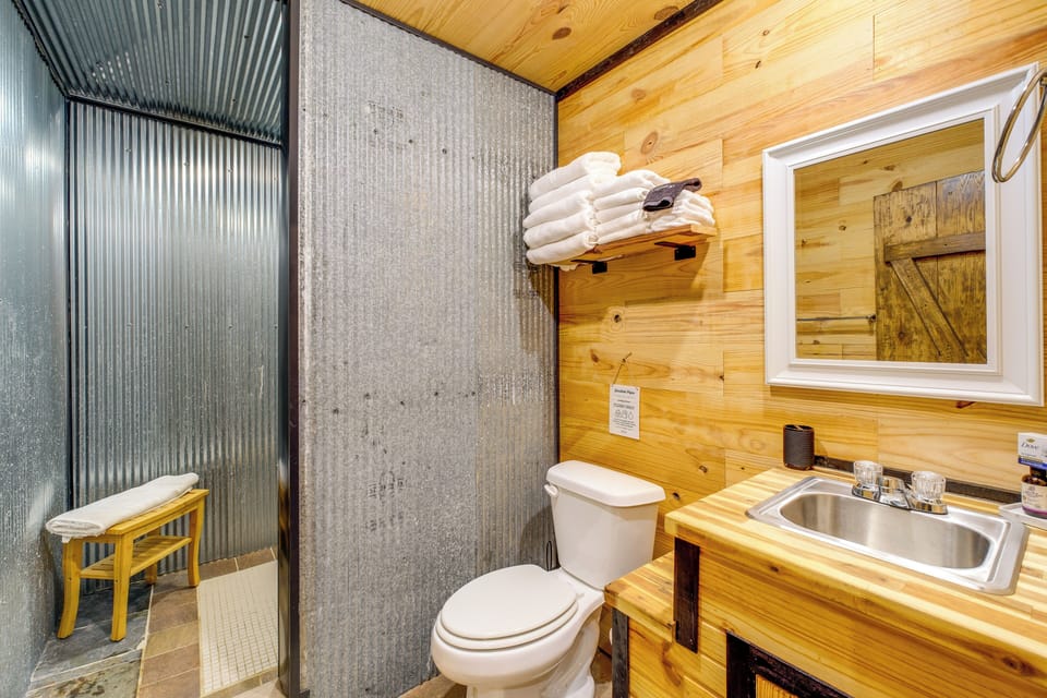On-site Hiking & Fishing! 4-cabin Ozark Getaway Apartment in Missouri