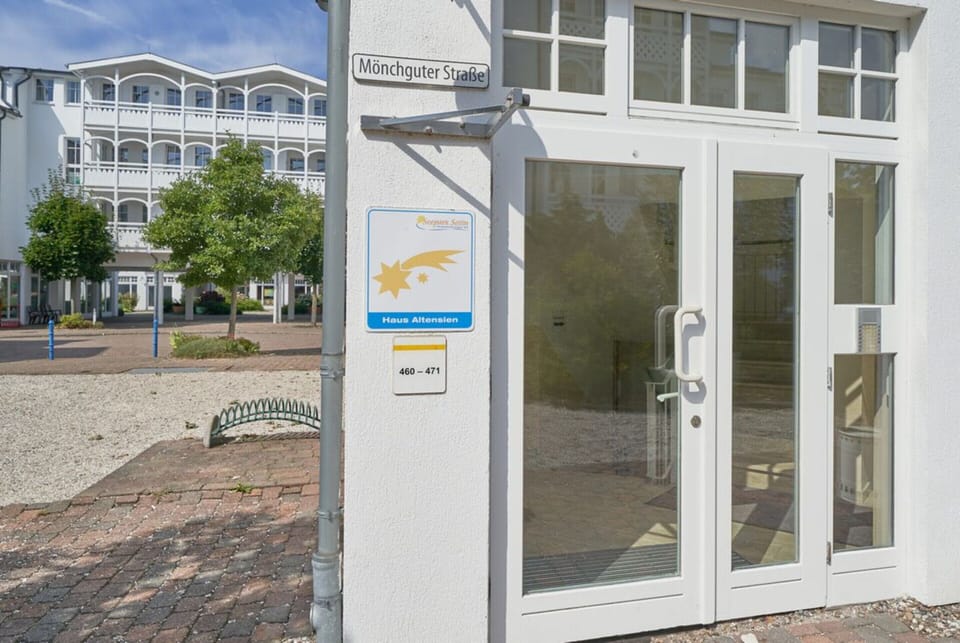 Ferienwohnung mit Balkon und Schwimmbadnutzung in Sellin Apartment in Sellin