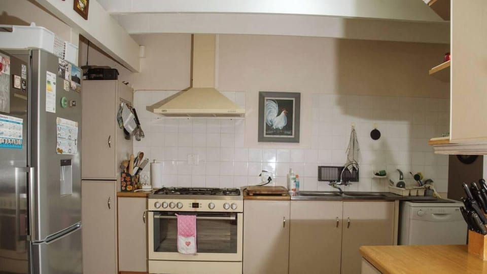House, 5 Bedrooms, Balcony | Private kitchen