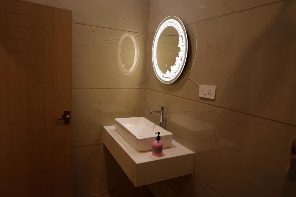 Standard Bungalow, Pool View | Bathroom | Free toiletries, soap, shampoo, toilet paper