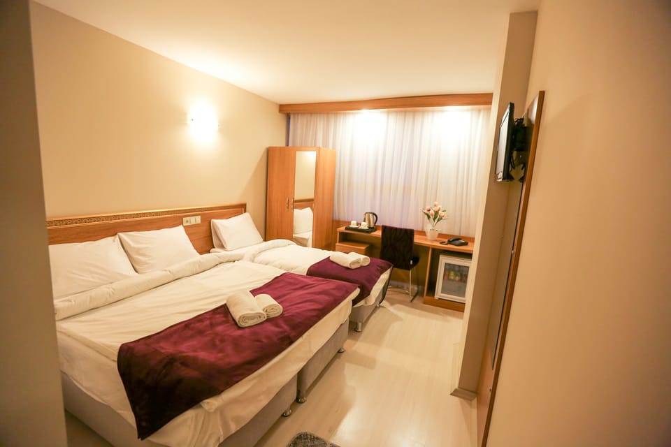 1 bedroom, Egyptian cotton sheets, premium bedding, down comforters