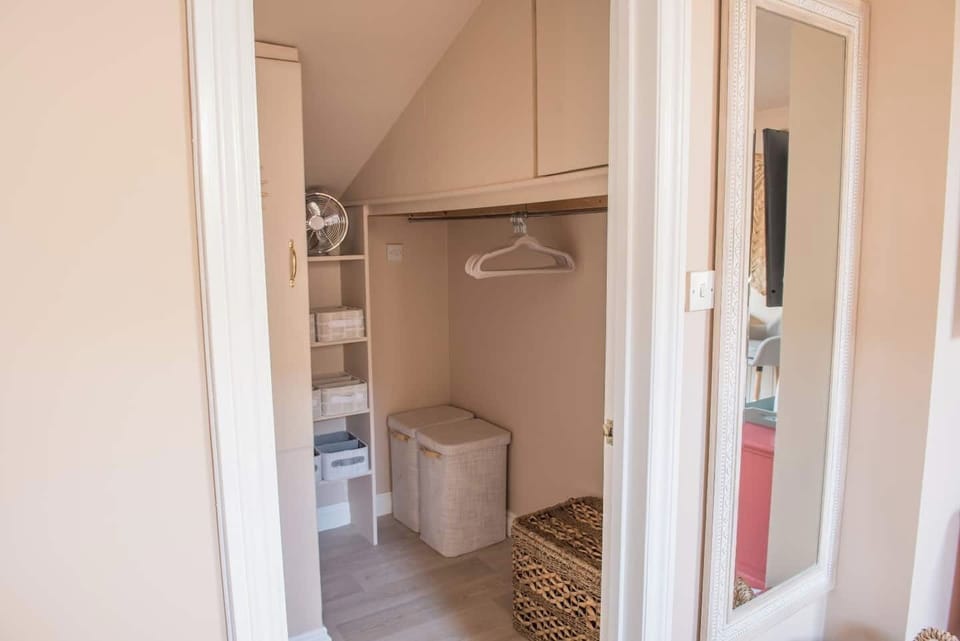 Dressing area and clothing storage