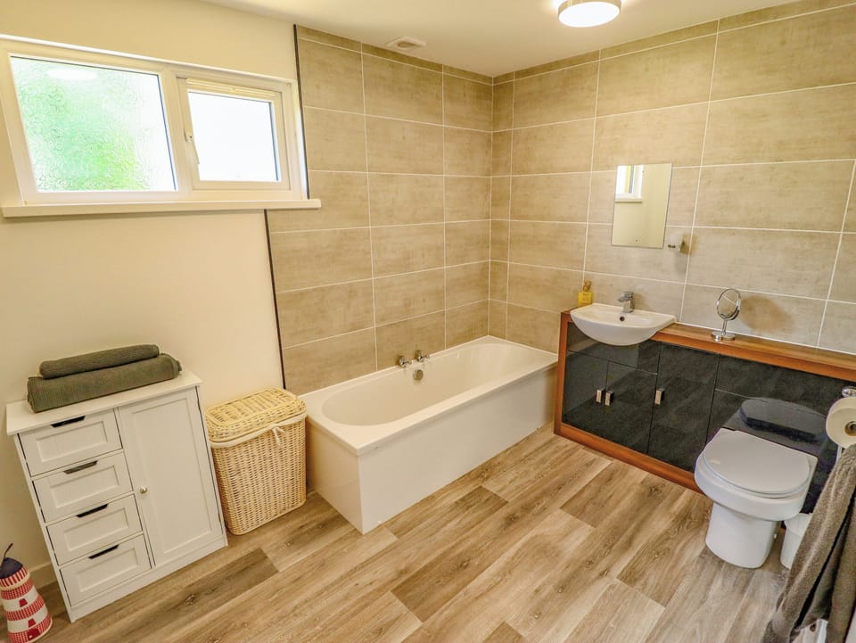80 Pentney Lakes Cottage in England