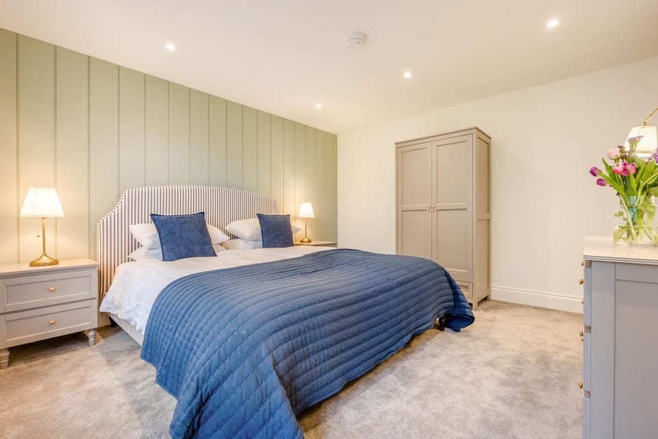 Bedroom 1 - Super King