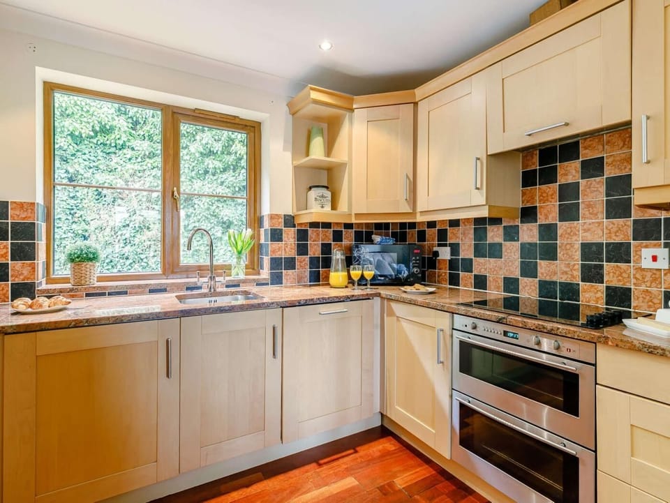  A well equipped kitchen for family dining