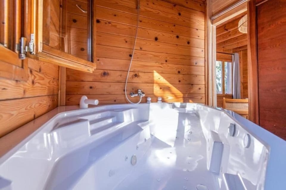Deluxe Chalet, Garden View | Bathroom