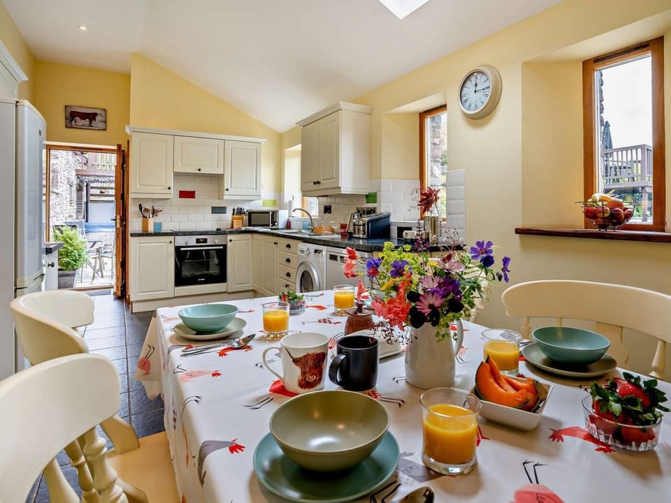 The kitchen with additional breakfast table